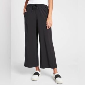 Athleta Avenue Wide Leg Crop Pants Women Size 8 Black Casual
